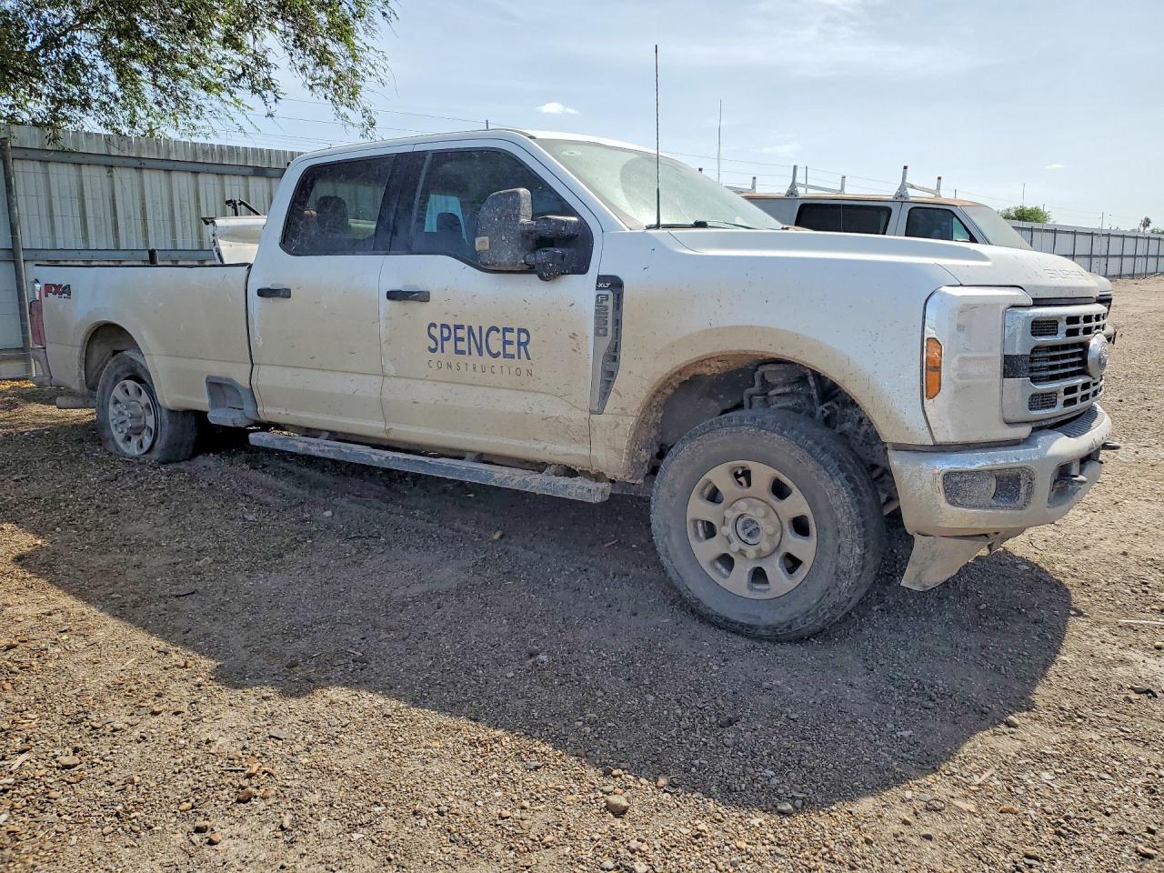 2024 Ford F250 Super Duty - Фото 4