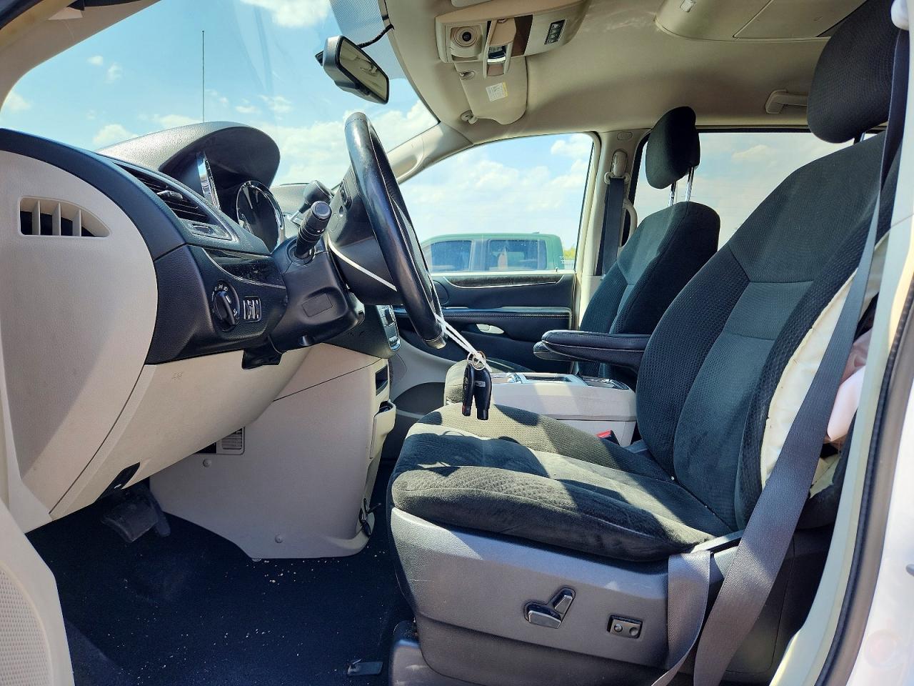 2016 Chrysler Town & Country Touring - Фото 7