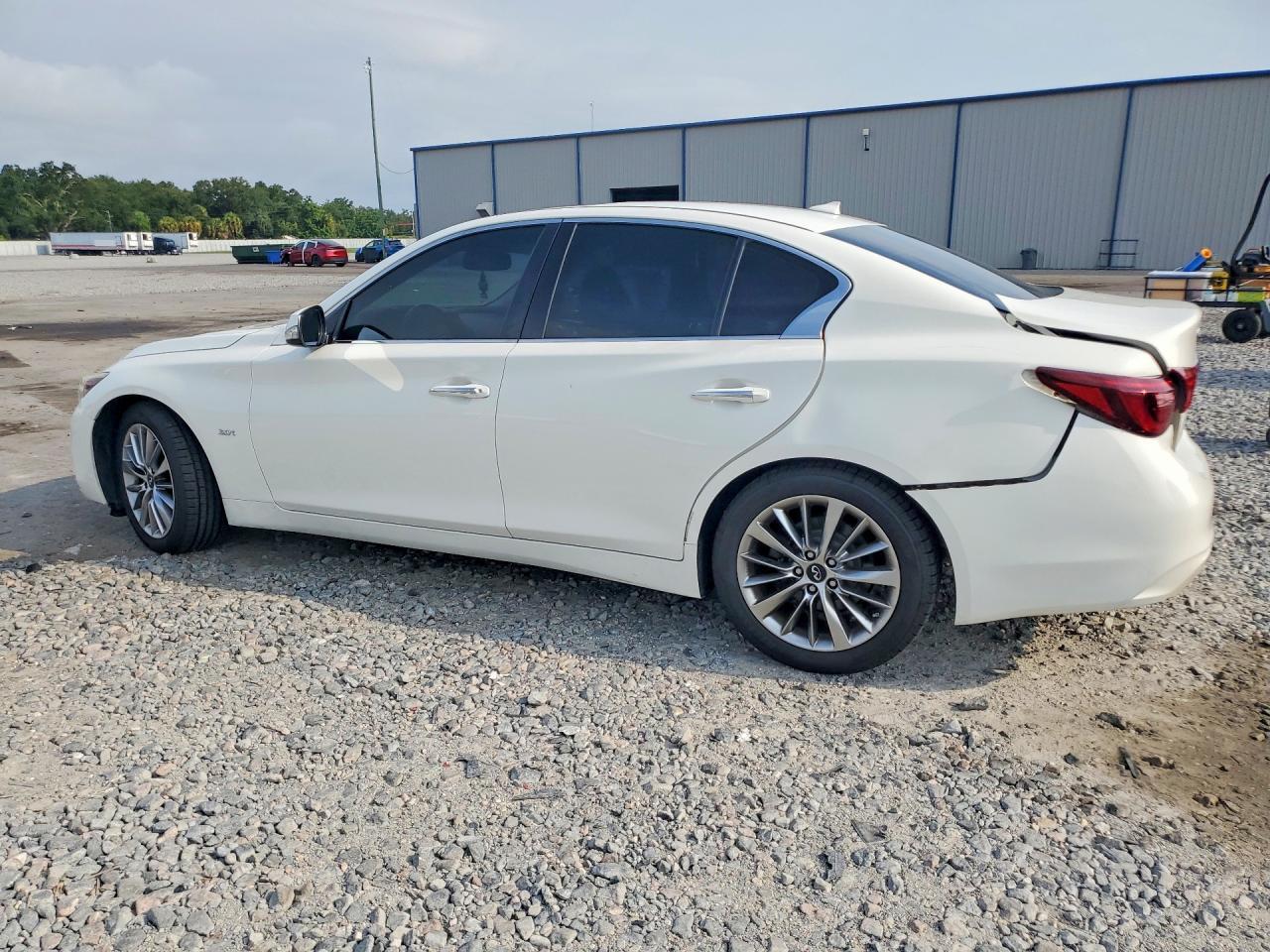 2018 Infiniti Q50 3.0T Luxe - Image 2