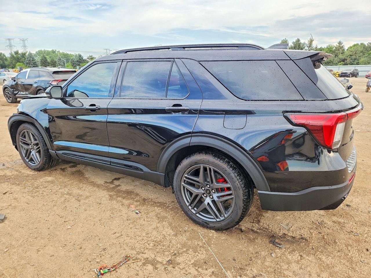 2026 Ford Explorer St - Image 2