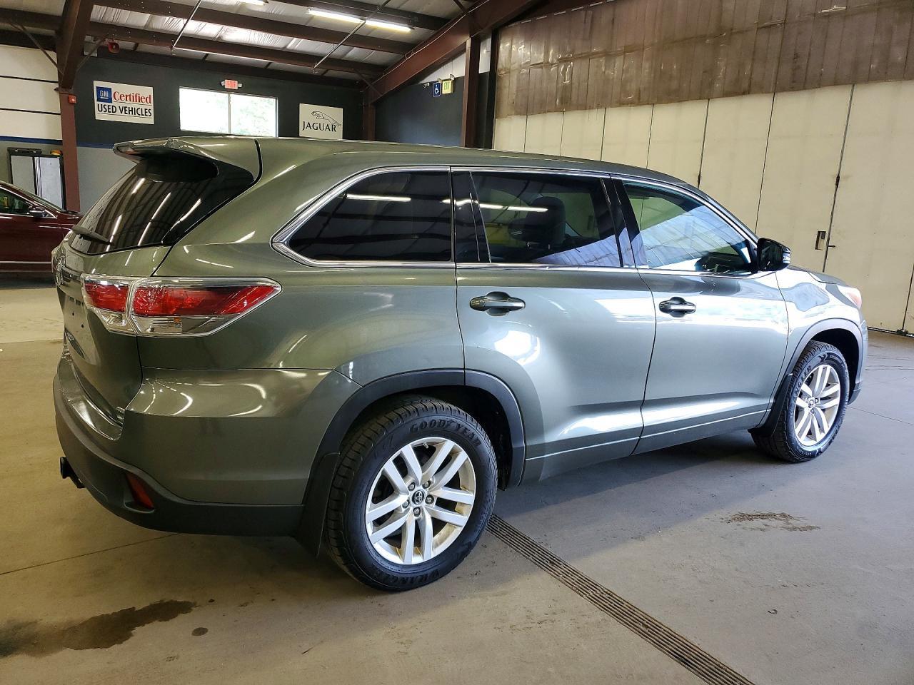 2016 Toyota Highlander Le - Image 3
