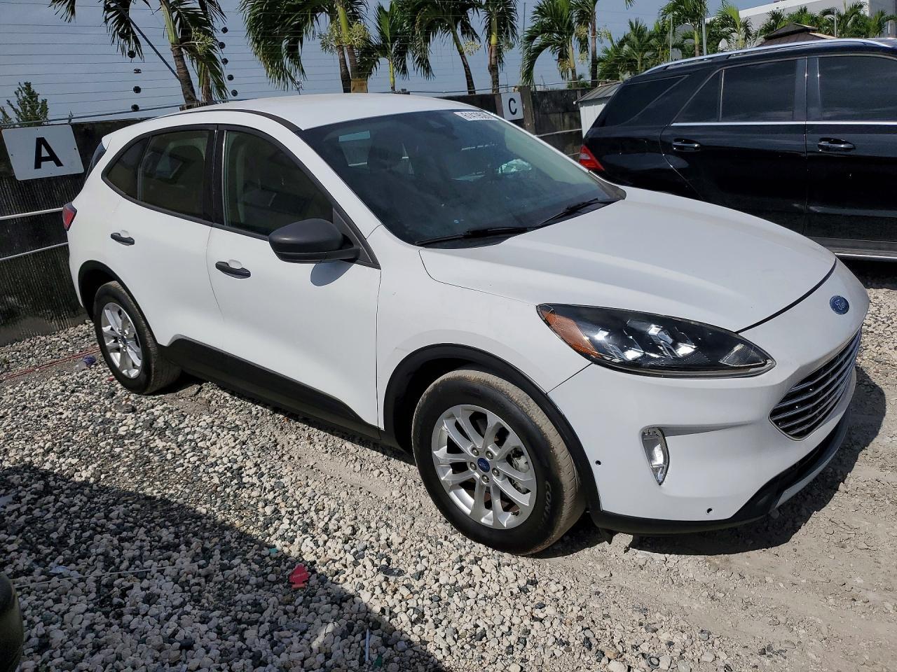 2020 Ford Escape S - Image 4