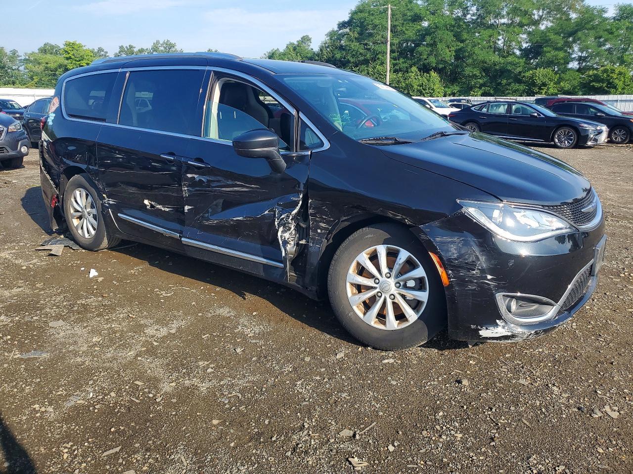2019 Chrysler Pacifica Touring L - Image 4