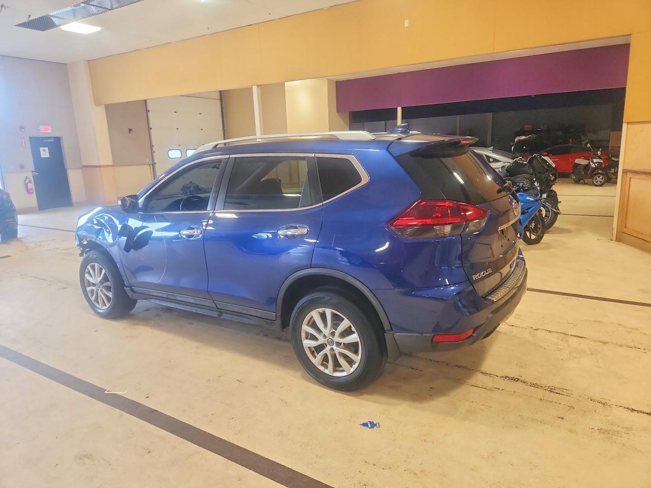 2018 Nissan Rogue Sv - Image 2