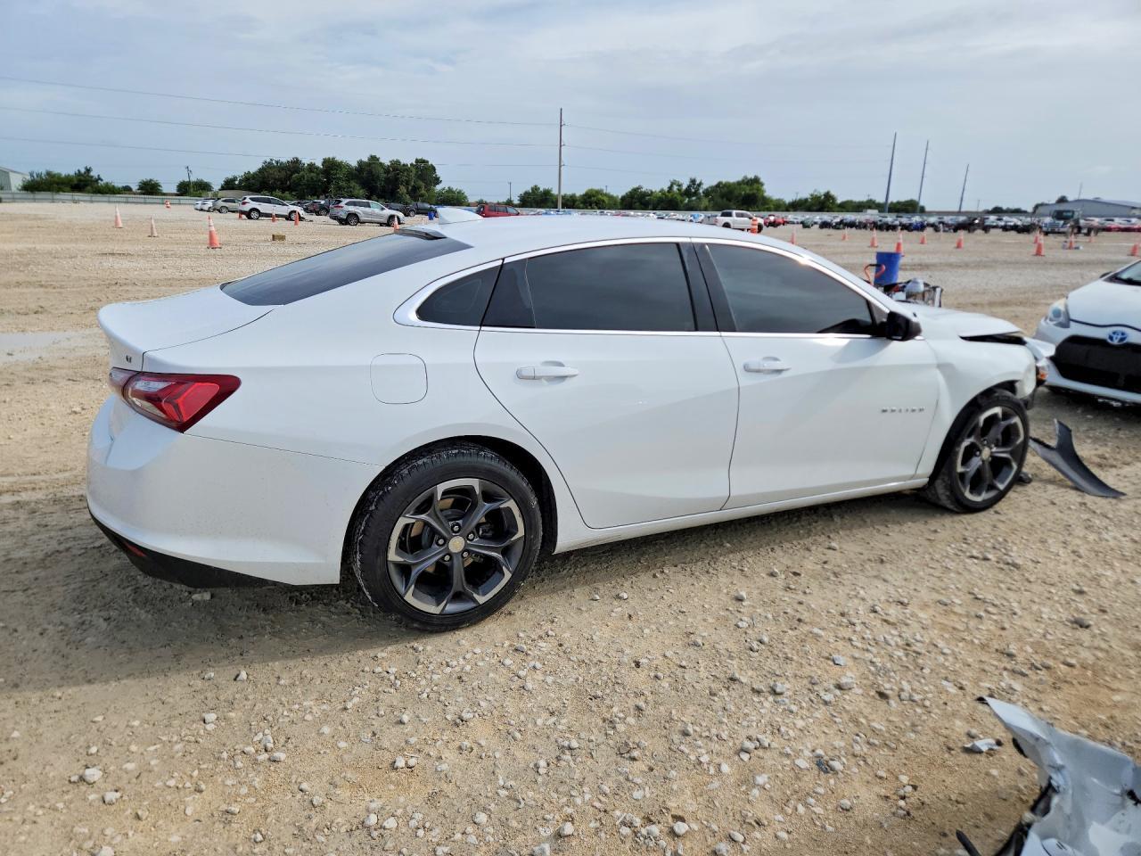 2022 Chevrolet Malibu Lt - Image 3