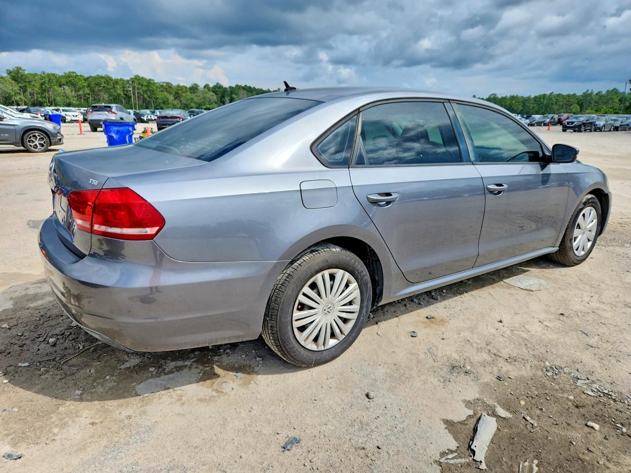 2014 Volkswagen Passat S - Image 3