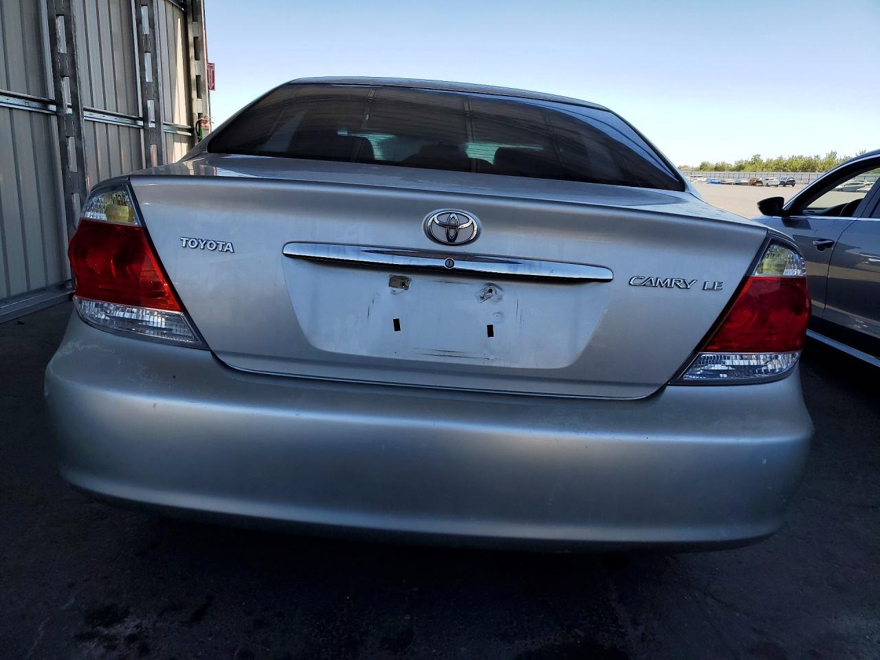 2005 Toyota Camry Le - Image 6