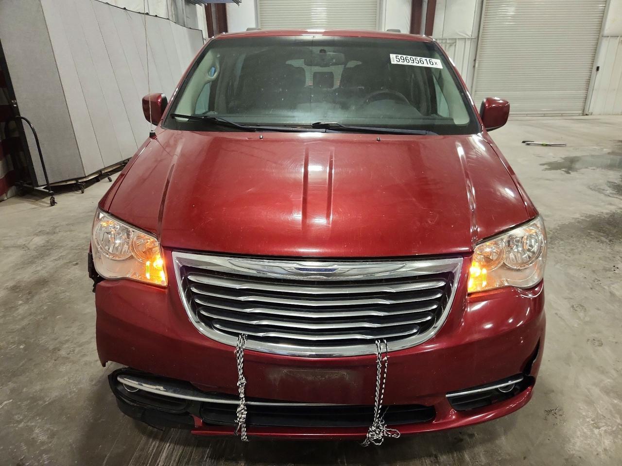 2015 Chrysler Town & Country Touring - Фото 5