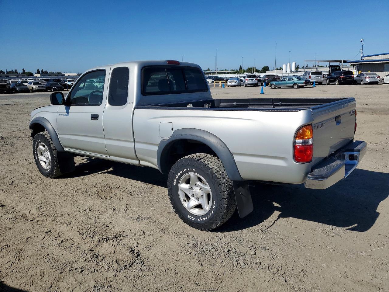 2004 Toyota Tacoma Xtracab Prerunner - Image 2