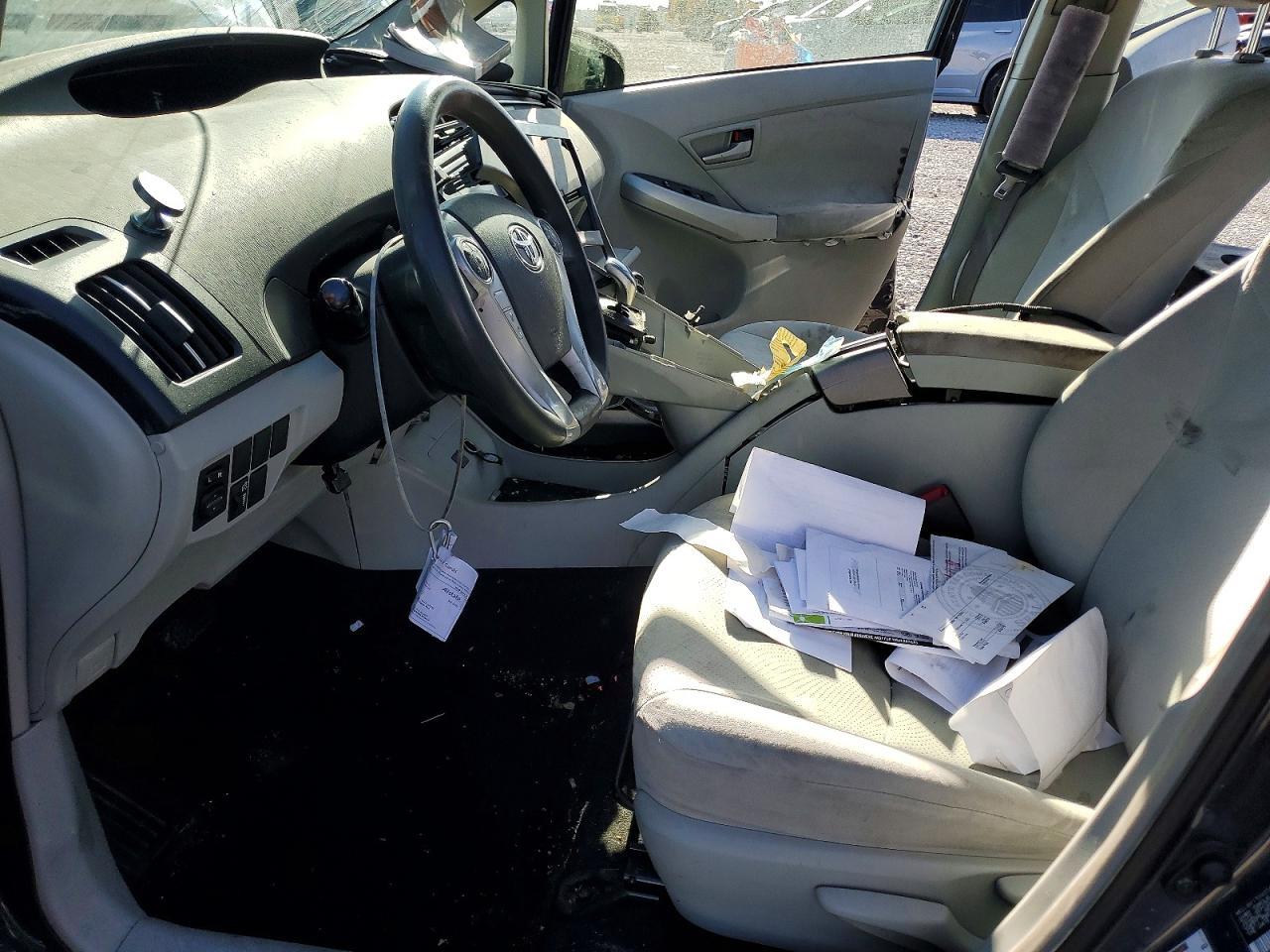 2012 Toyota Prius Two - Фото 7