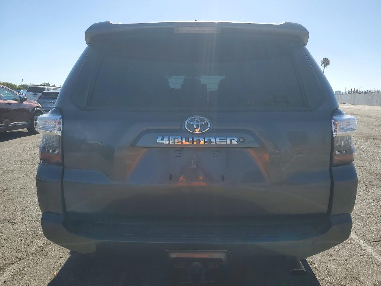2016 Toyota 4Runner Sr5 Premium - Image 6