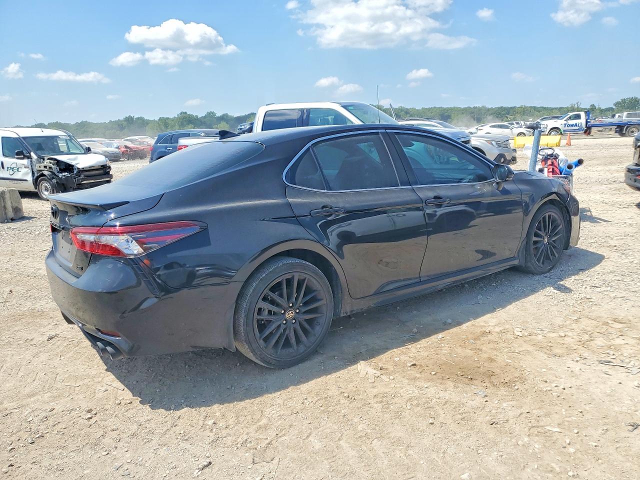2021 Toyota Camry Xse - Фото 3