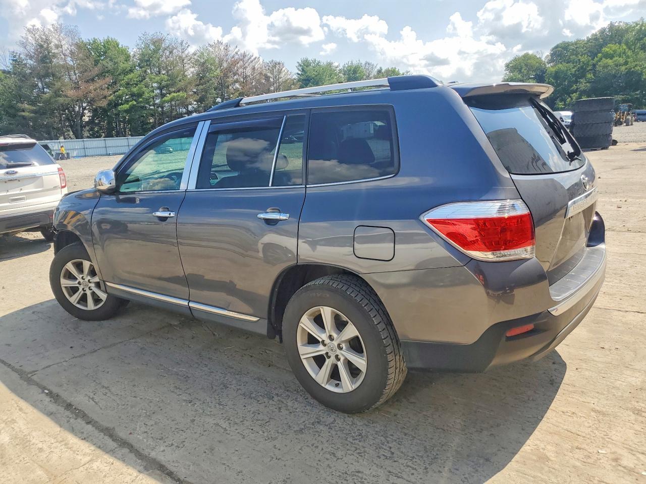 2011 Toyota Highlander Se - Фото 2