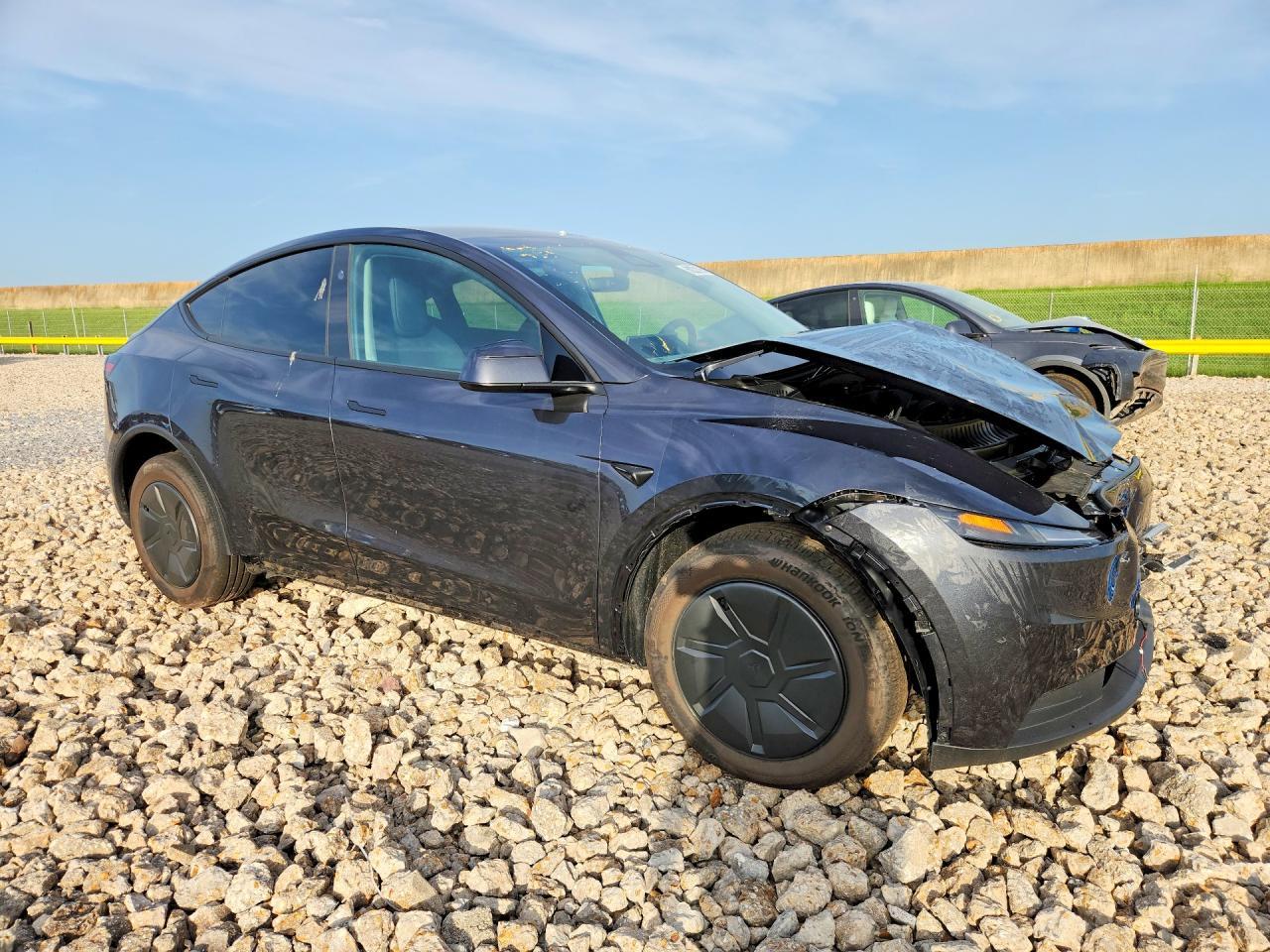 2026 Tesla Model Y - Фото 4