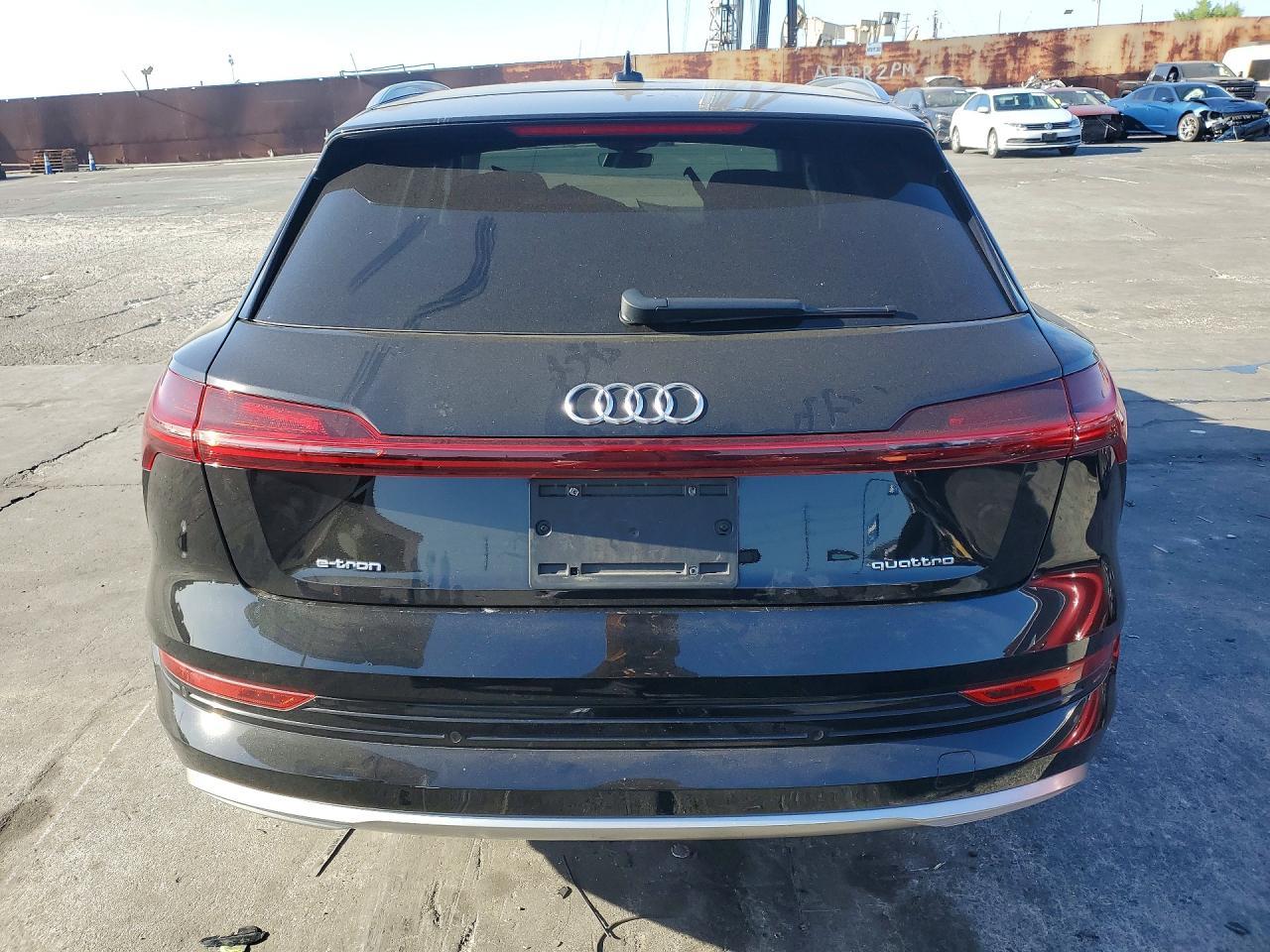 2022 Audi E-Tron Premium - Фото 6