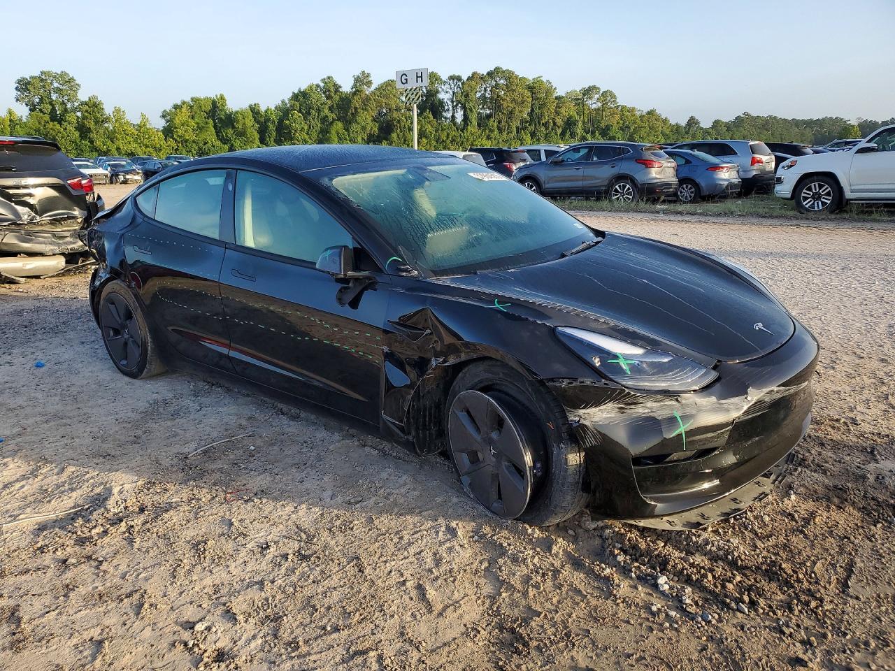 2023 Tesla Model 3 - Фото 4