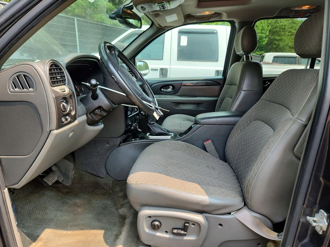 2004 GMC Envoy Xuv - Image 7
