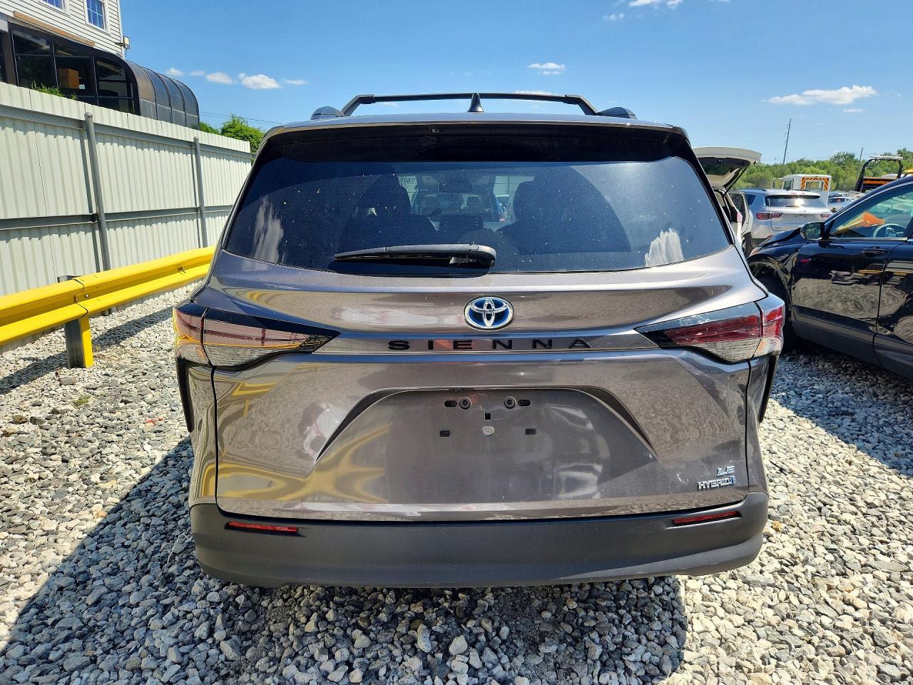 2024 Toyota Sienna Le - Image 6
