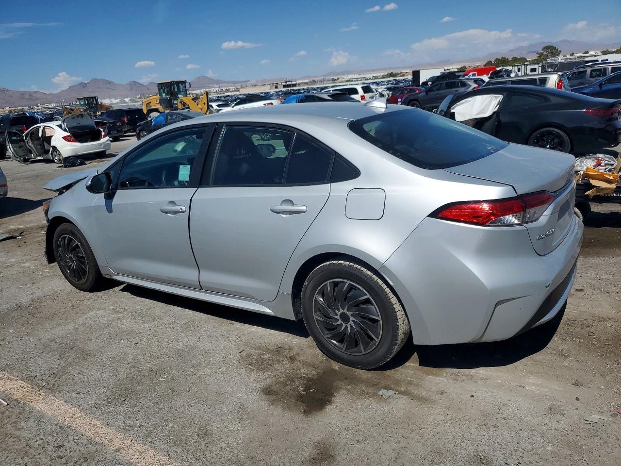 2022 Toyota Corolla Le - Image 2