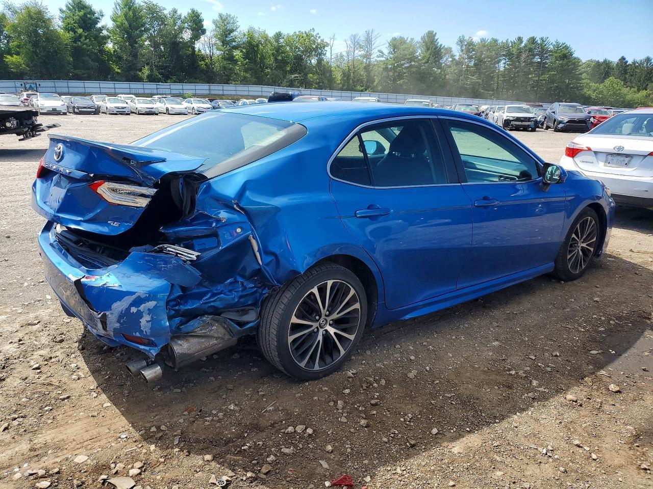 2018 Toyota Camry Se - Image 3