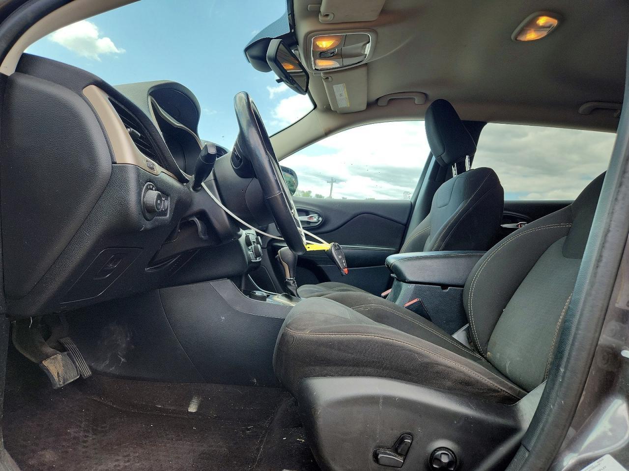 2016 Jeep Cherokee Latitude - Image 7