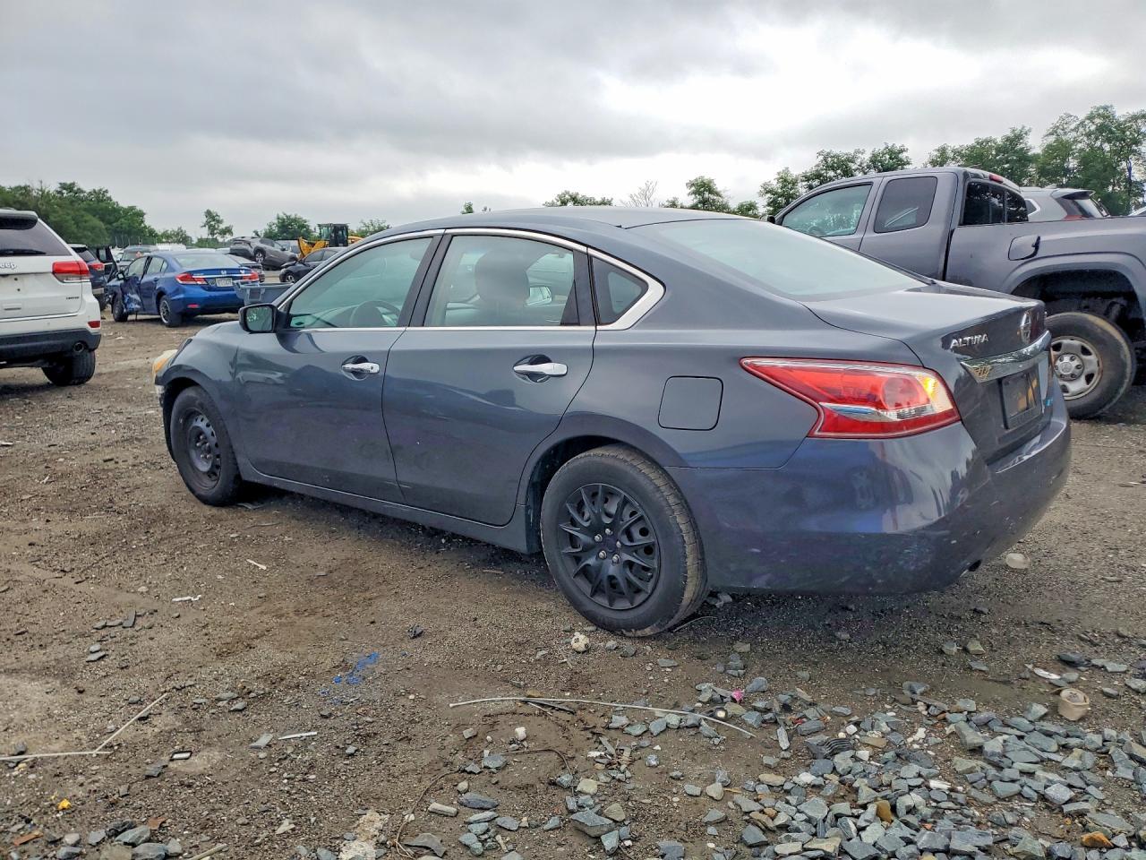 2013 Nissan Altima 2.5 - Фото 2