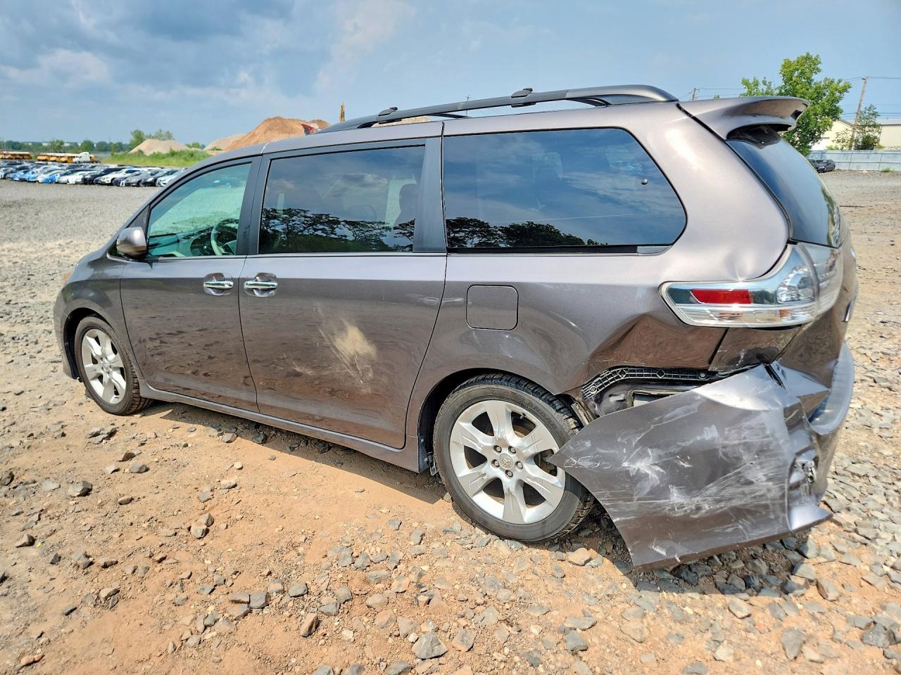 2013 Toyota Sienna Sport - Image 2