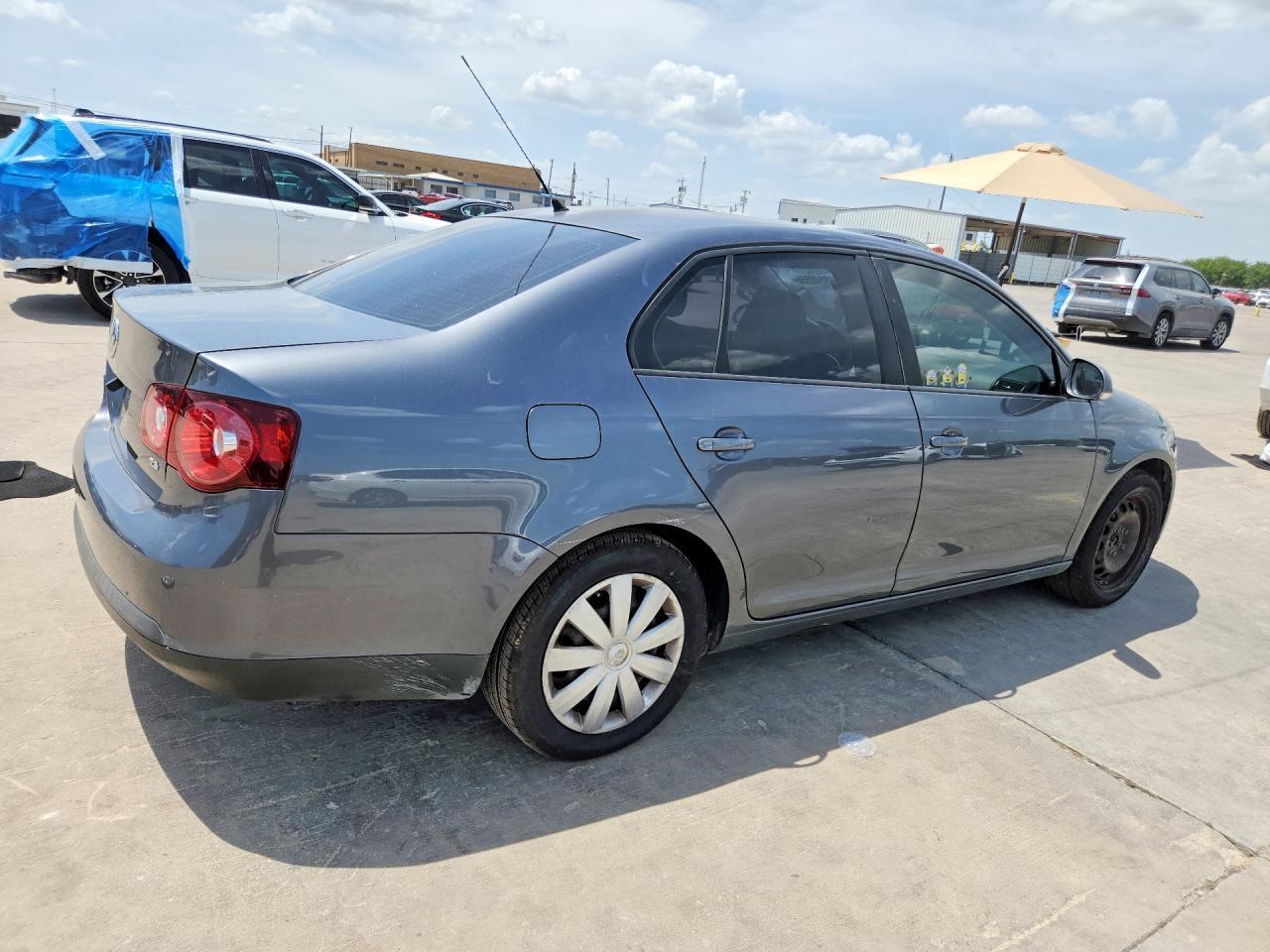 2009 Volkswagen Jetta S - Image 3