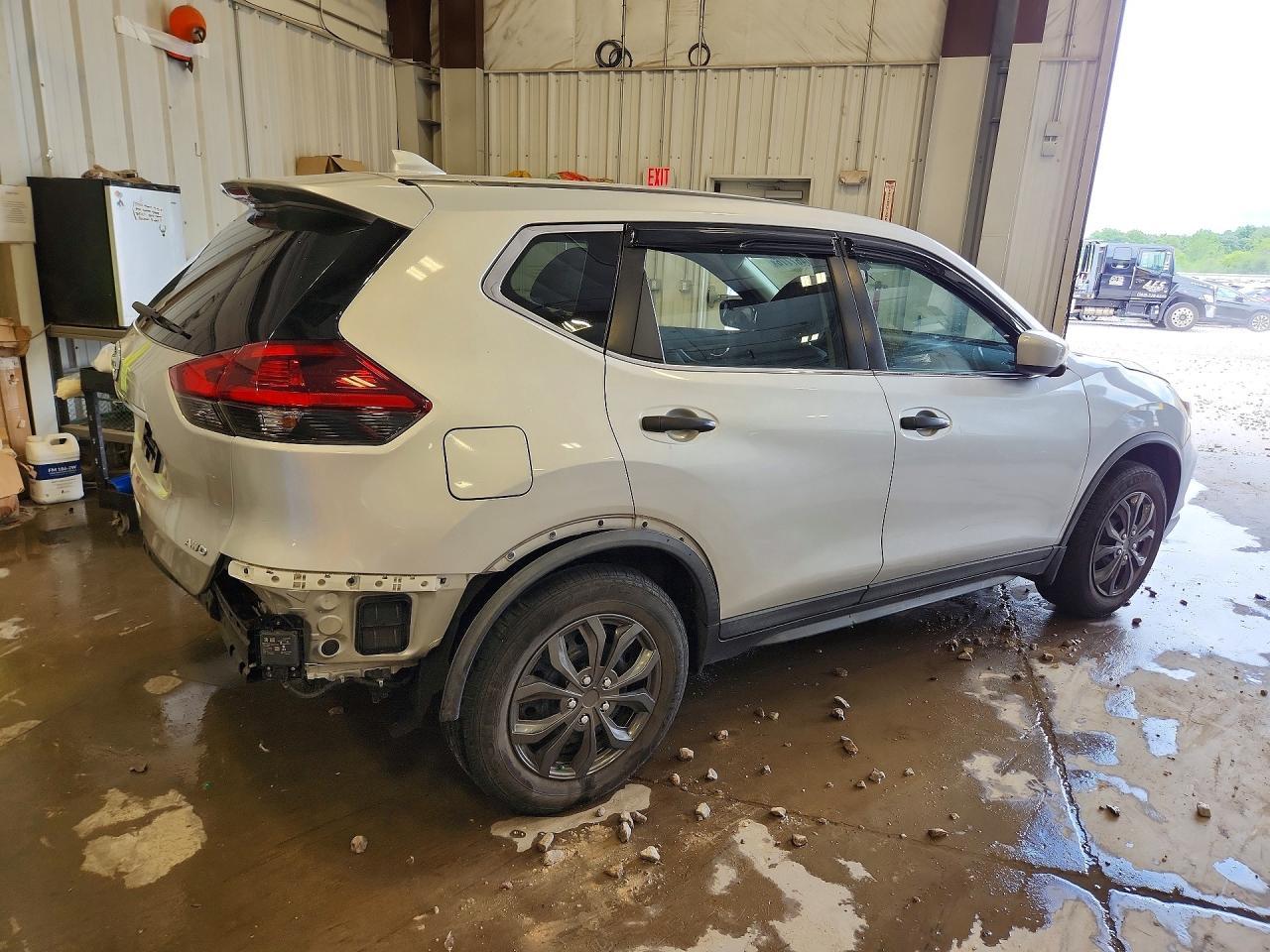 2018 Nissan Rogue S - Image 3