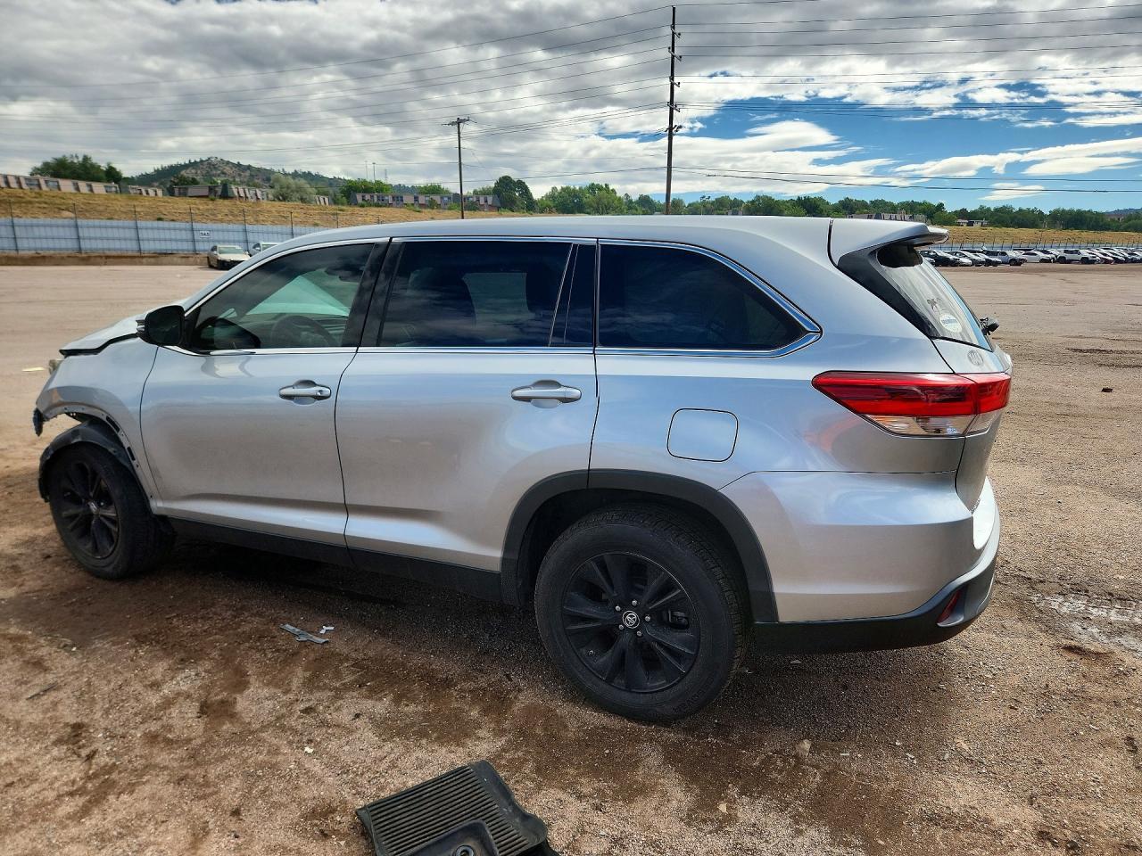 2019 Toyota Highlander Le - Image 2