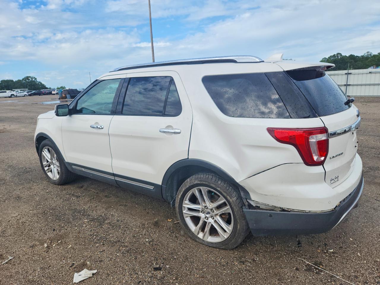 2016 Ford Explorer Limited - Image 2