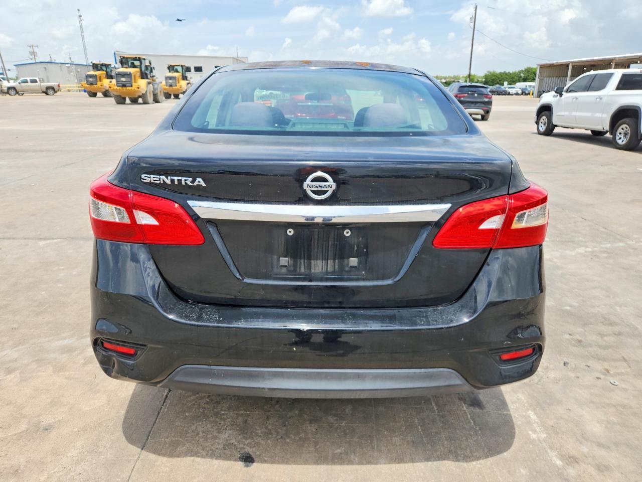 2016 Nissan Sentra S - Фото 6