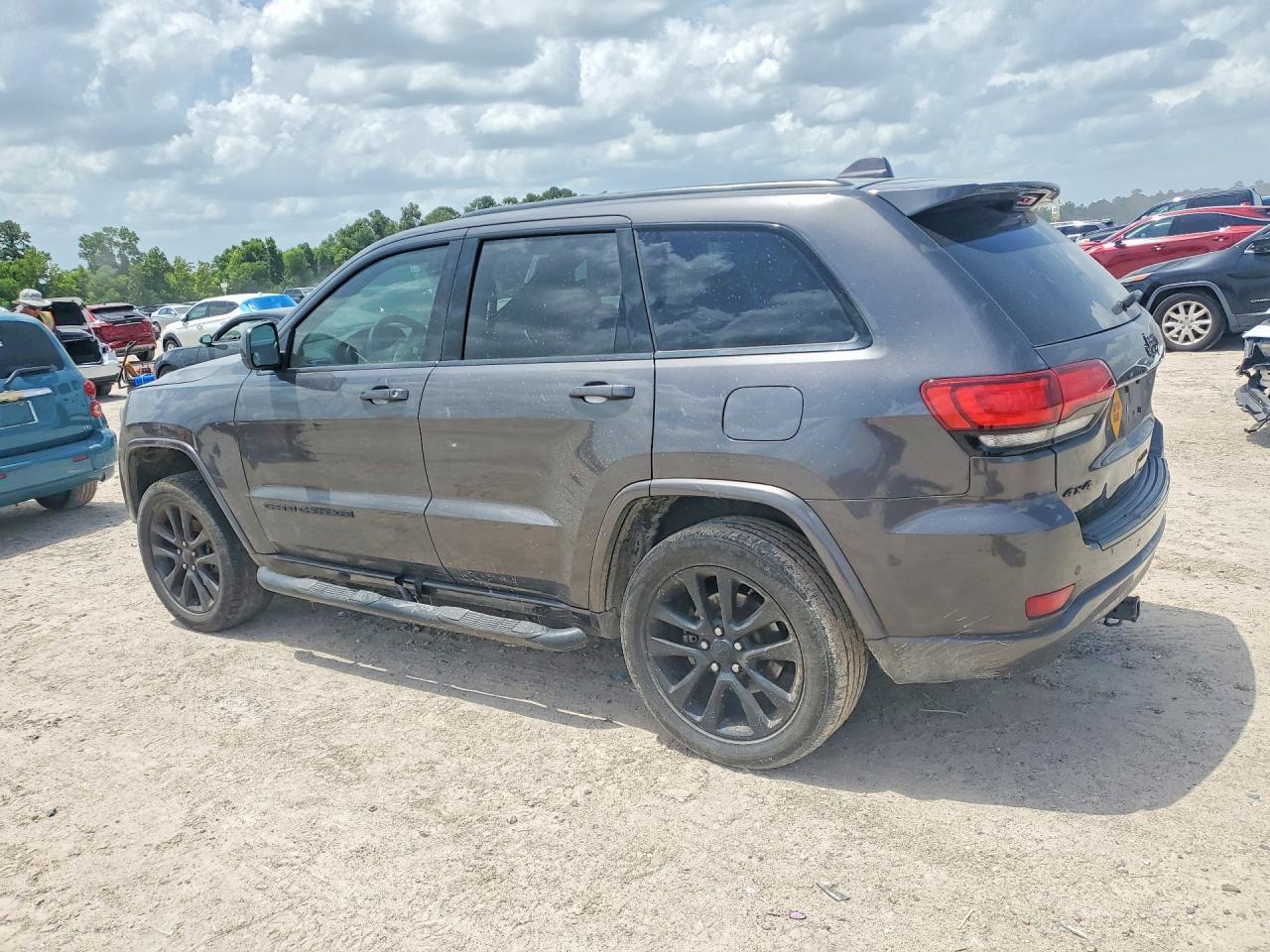 2018 Jeep Grand Cherokee Laredo - Image 2