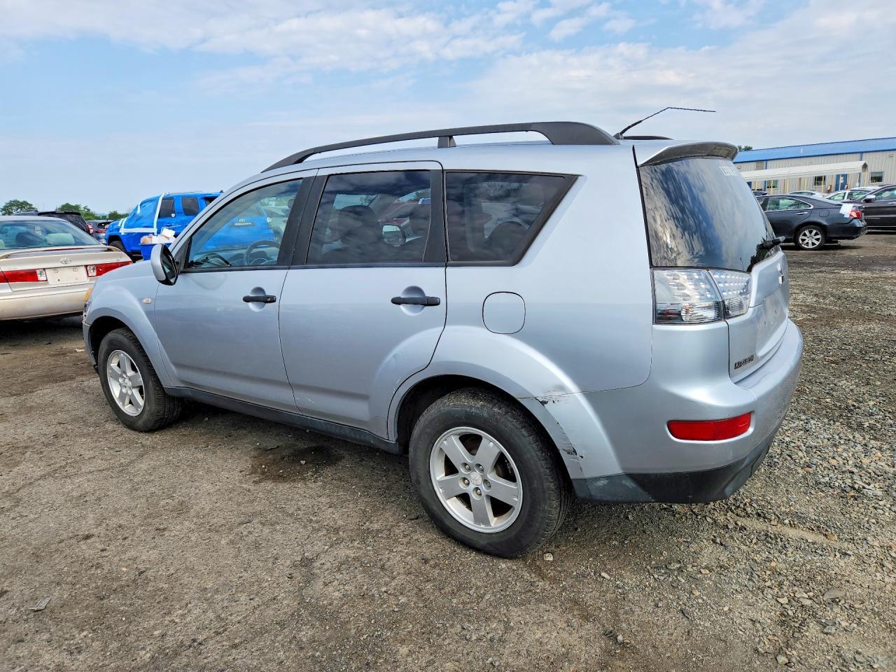 2007 Mitsubishi Outlander Ls - Image 2