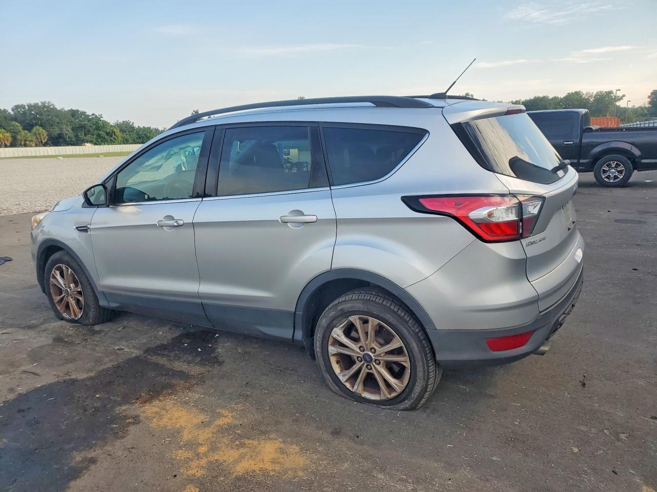 2018 Ford Escape Se - Фото 2