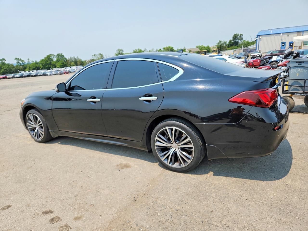 2017 Infiniti Q70 3.7 - Фото 2