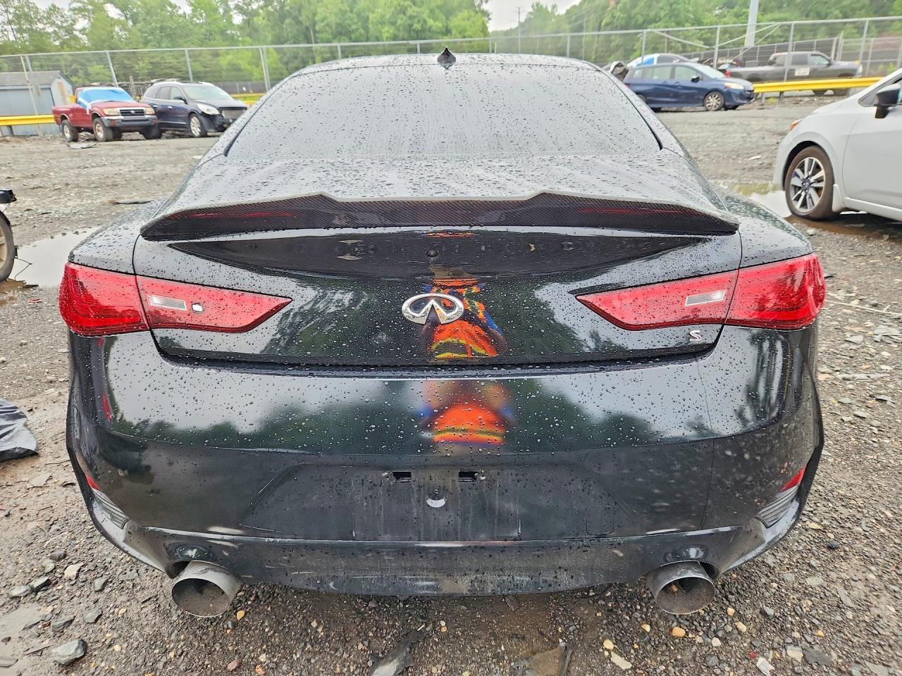 2017 Infiniti Q60 Red Sport 400 - Image 6