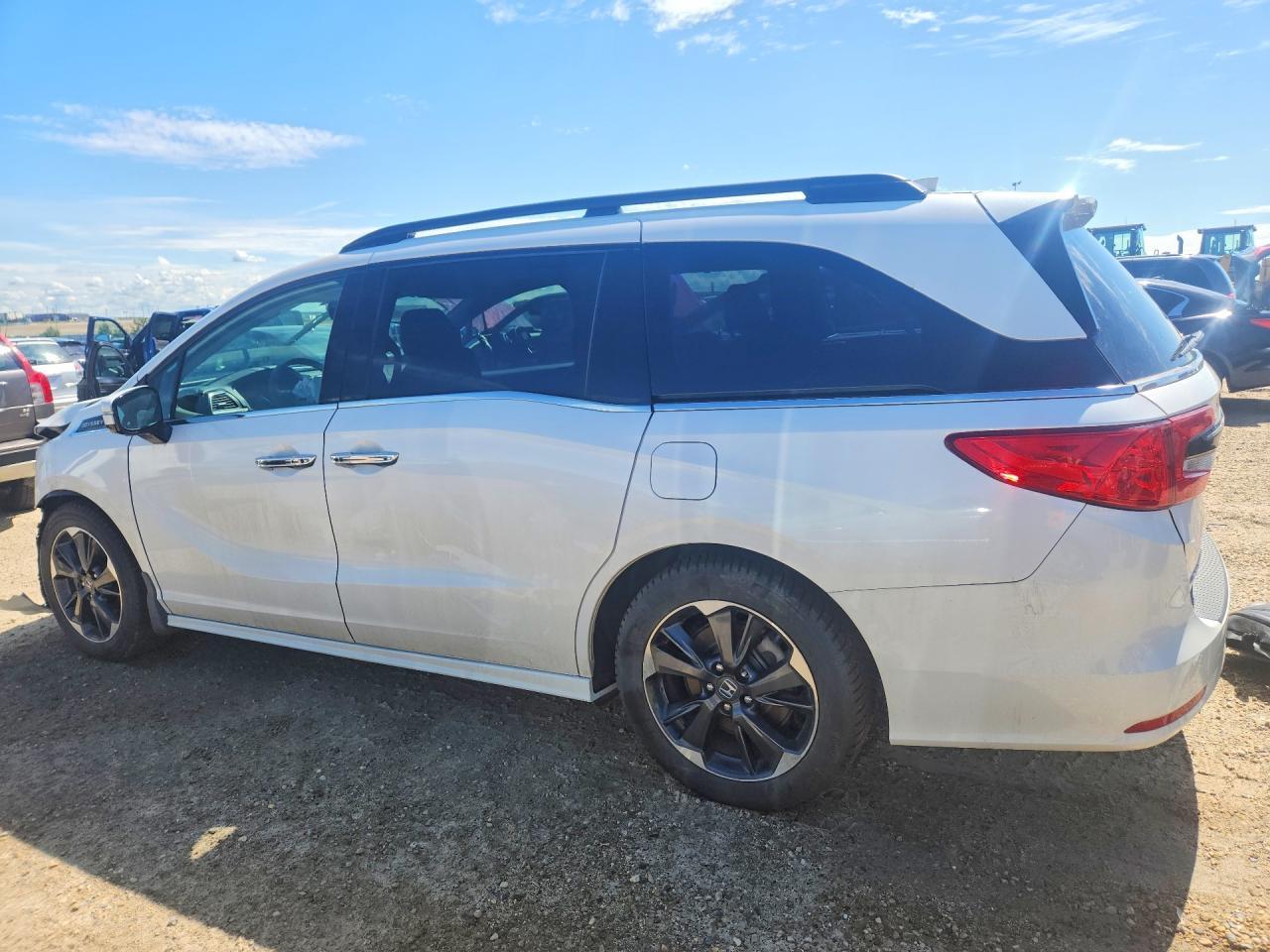 2024 Honda Odyssey Touring - Фото 2