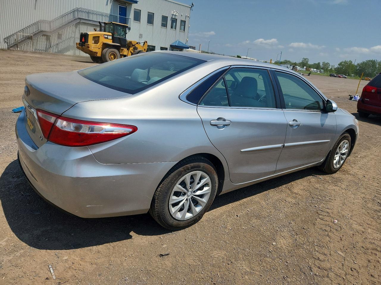 2015 Toyota Camry Le - Фото 3