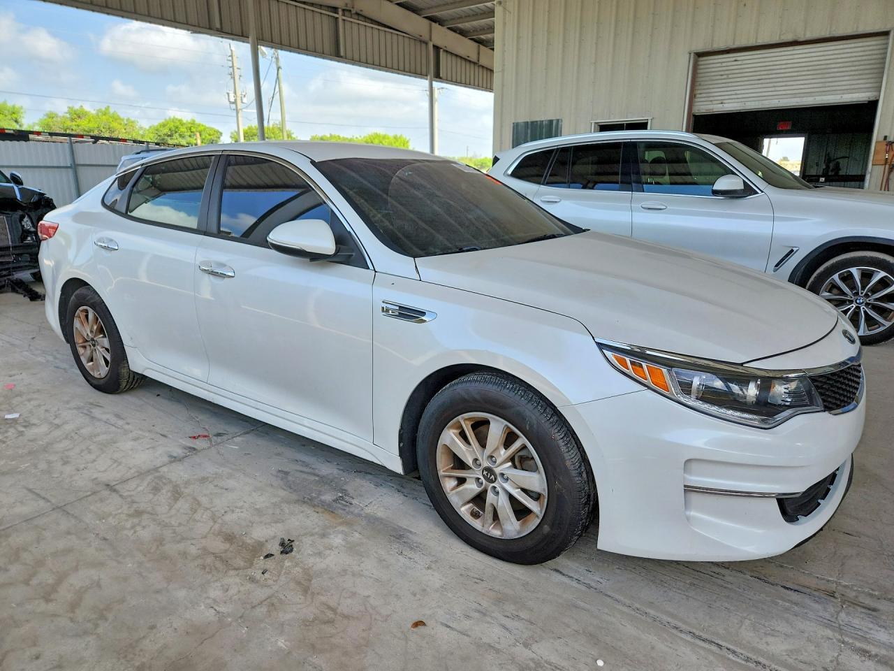 2017 Kia Optima Lx - Фото 4