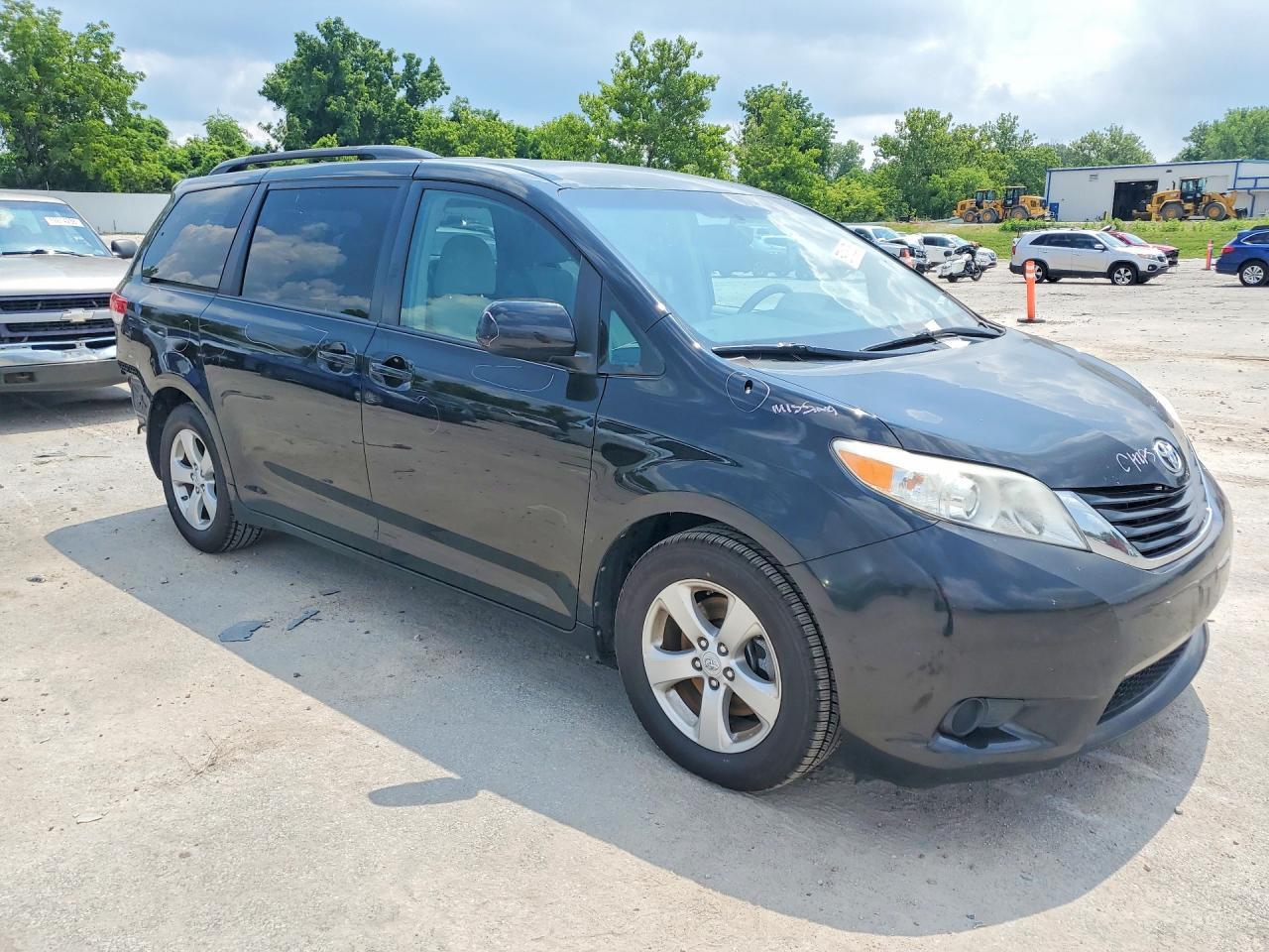 2011 Toyota Sienna Le - Image 4