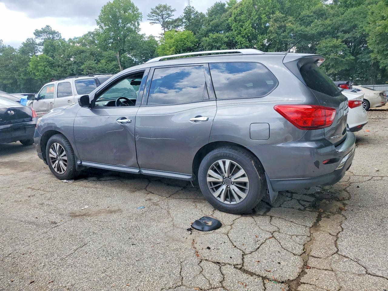 2017 Nissan Pathfinder S - Фото 2