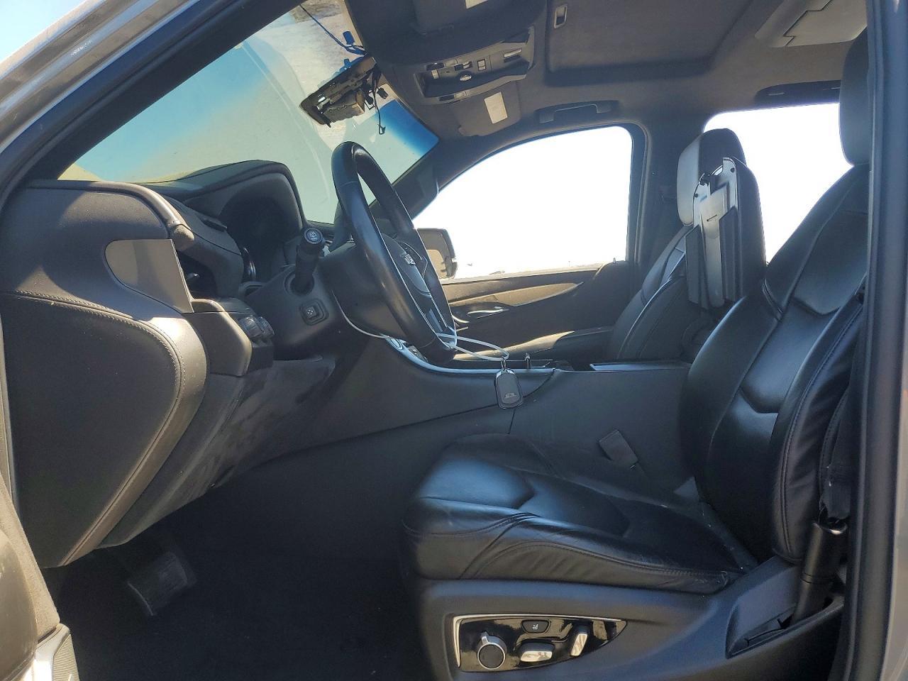 2019 Cadillac Escalade Platinum - Image 7