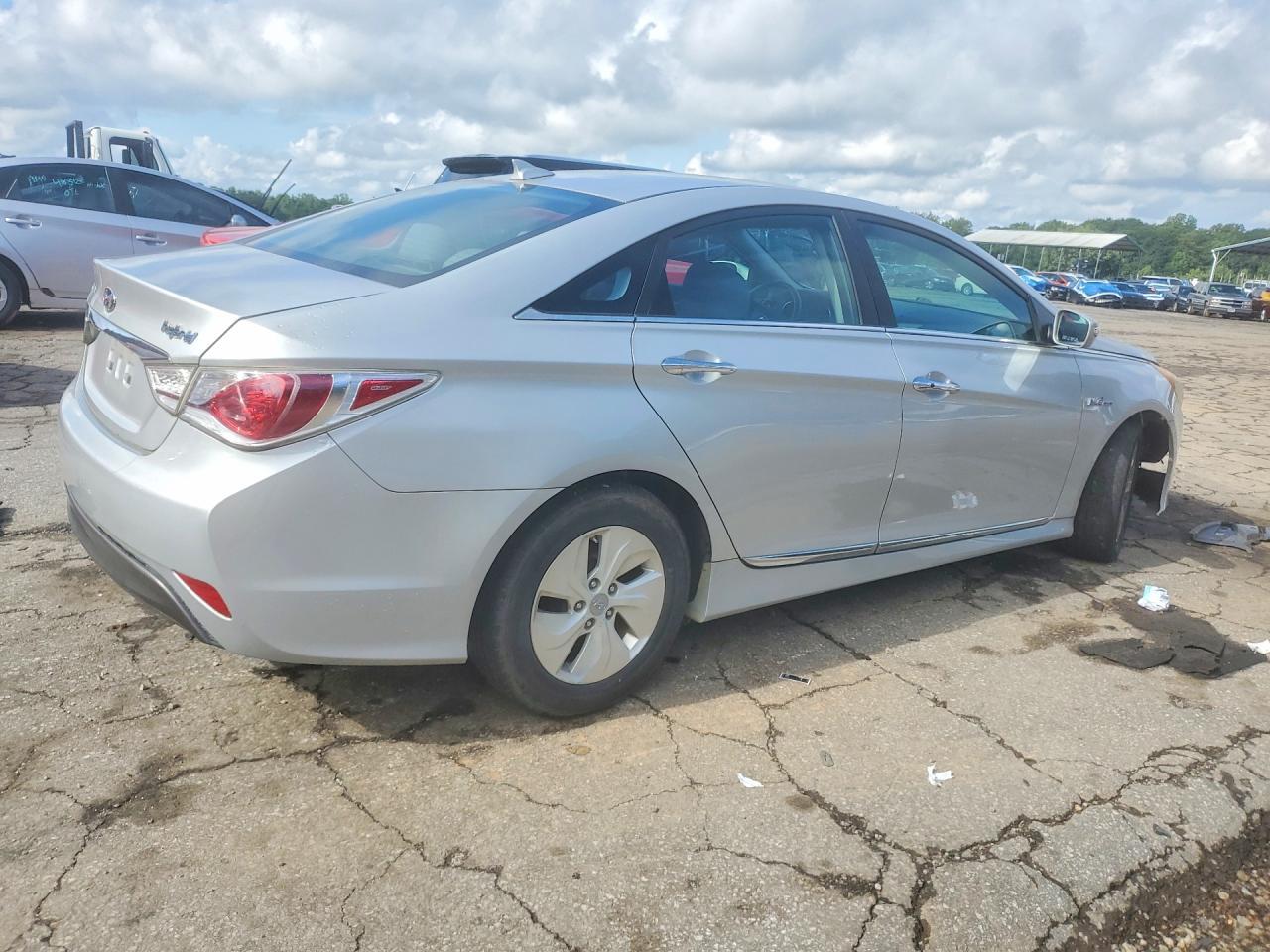 2015 Hyundai Sonata Hybrid Base - Image 3