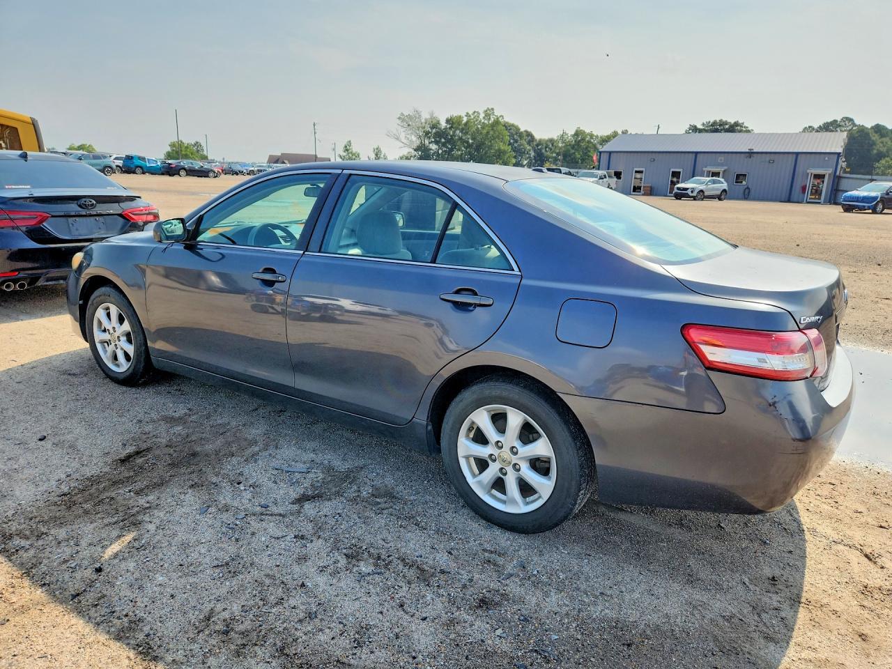 2011 Toyota Camry Le - Image 2