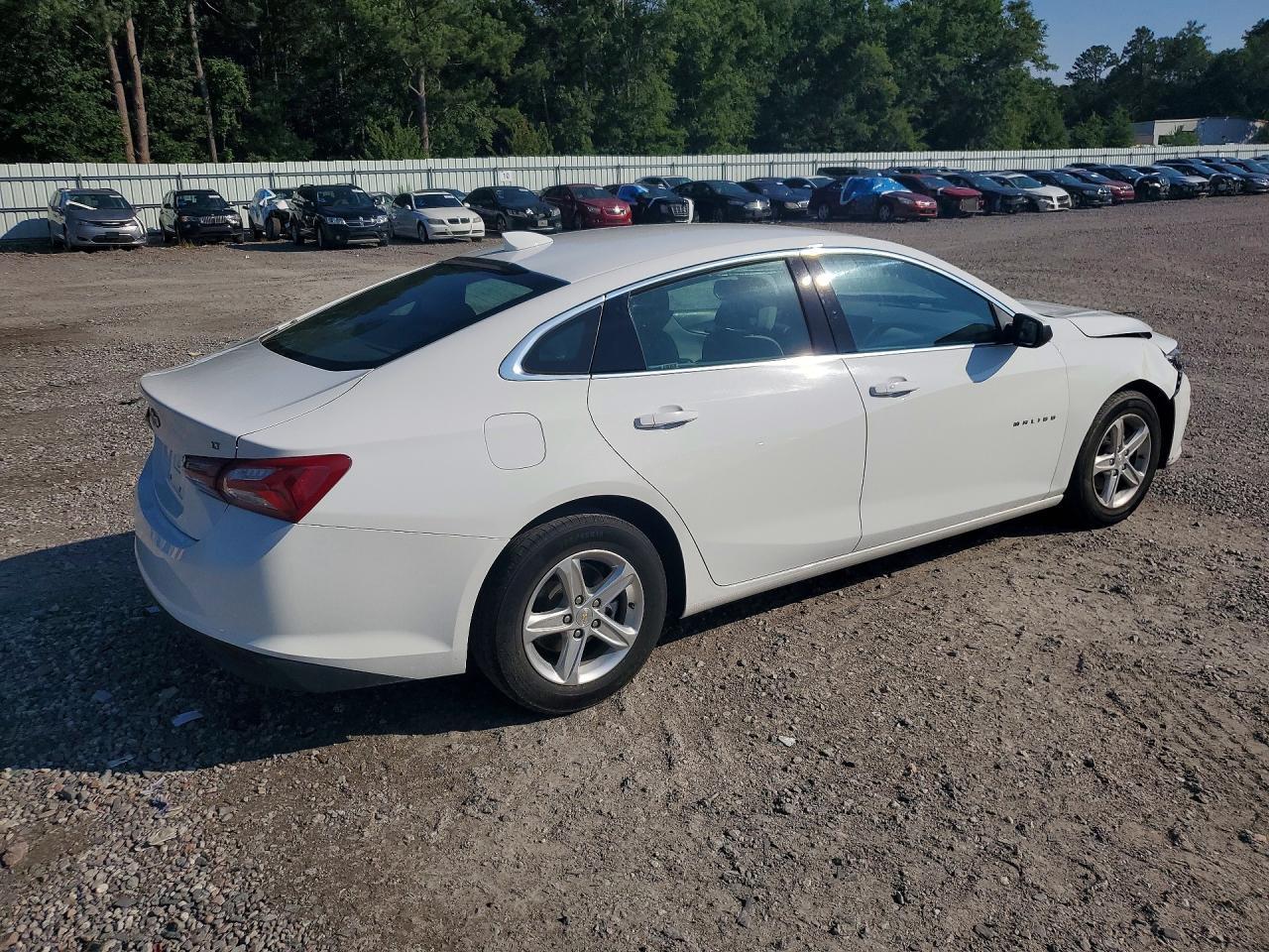 2022 Chevrolet Malibu Lt - Image 3