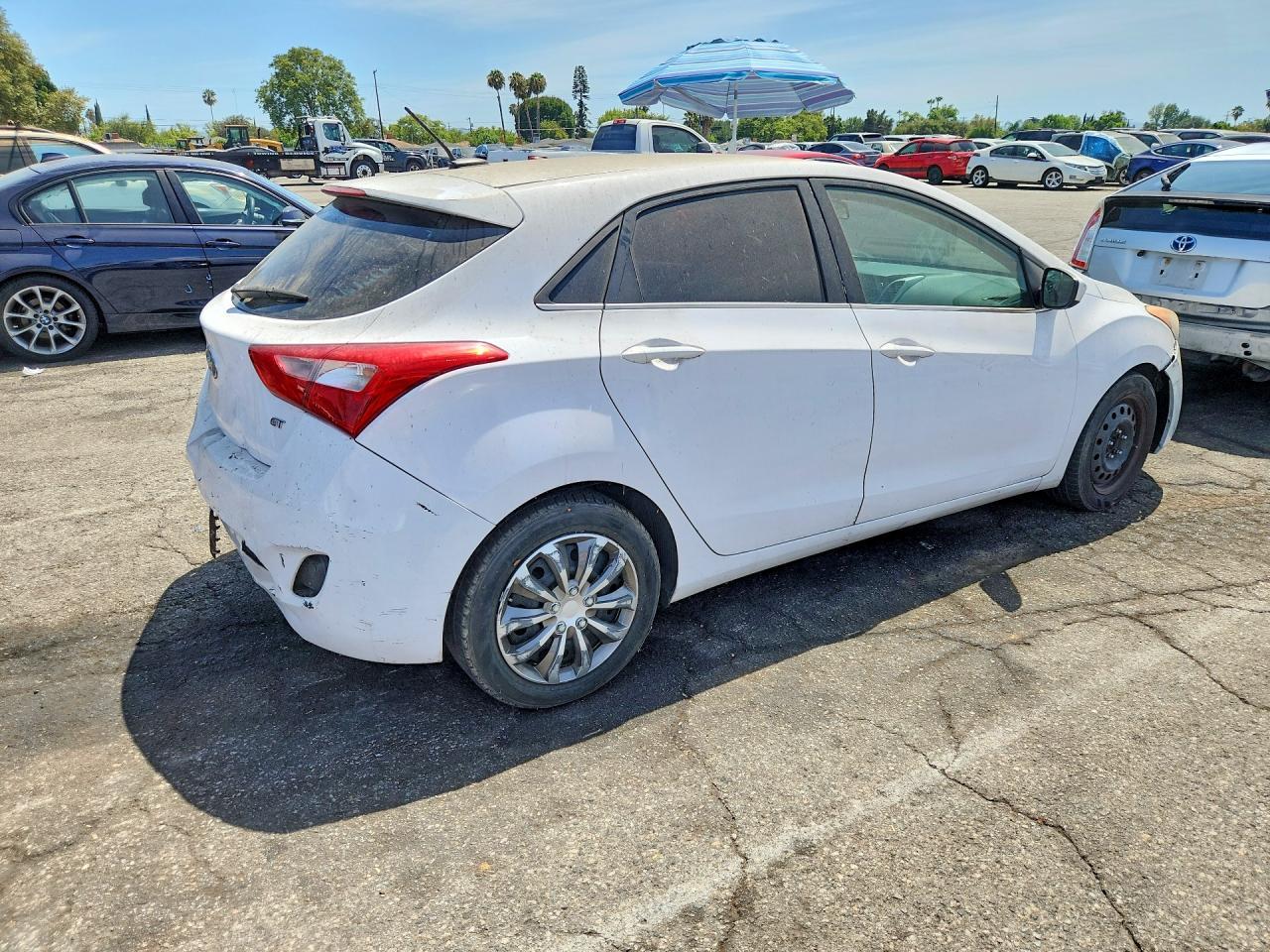 2016 Hyundai Elantra Gt Base - Image 3