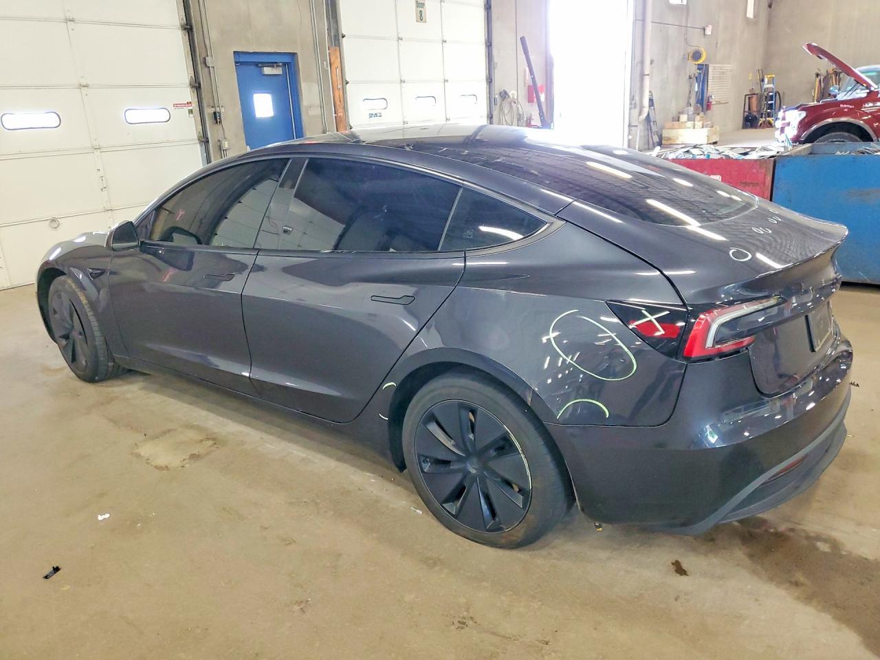 2024 Tesla Model 3 - Фото 2