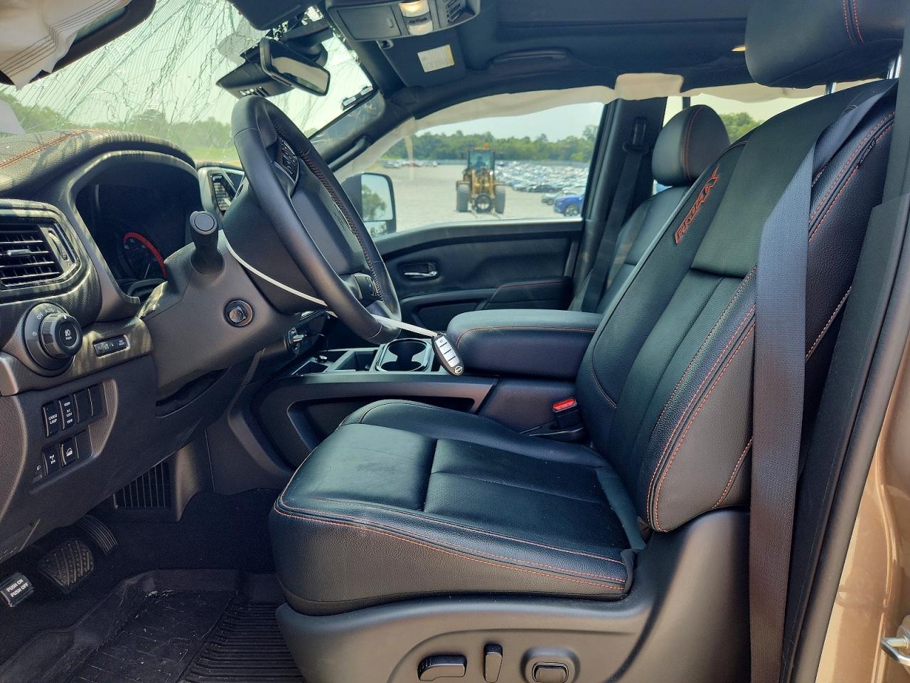 2024 Nissan Titan Pro-4X - Фото 7