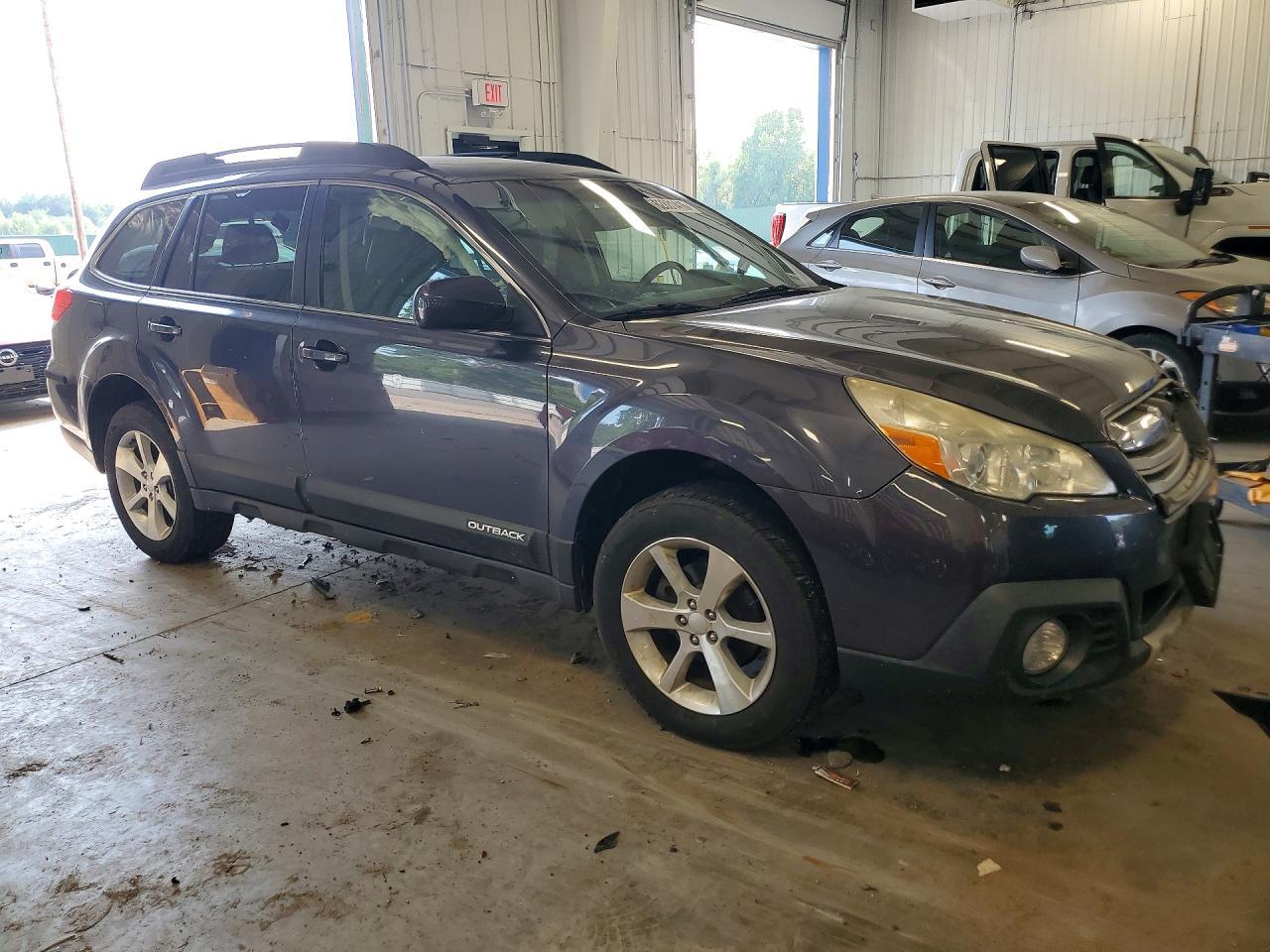 2013 Subaru Outback 2.5I Limited - Image 4